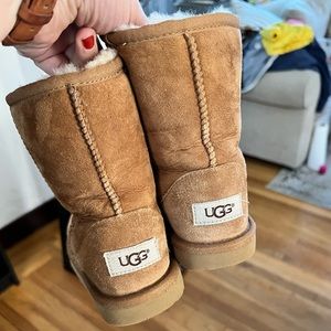 GUC Girls Uggs Size 2